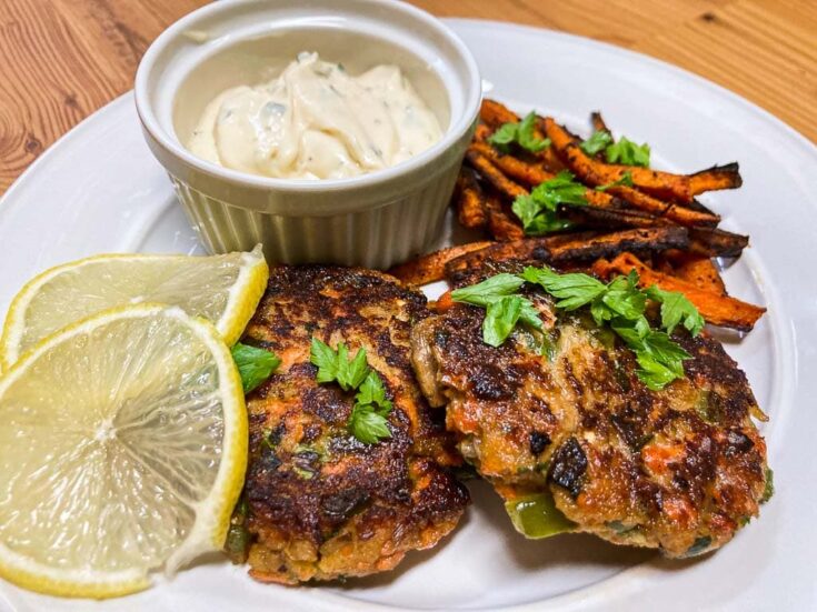 Salmon cakes recipe and garlic aioli