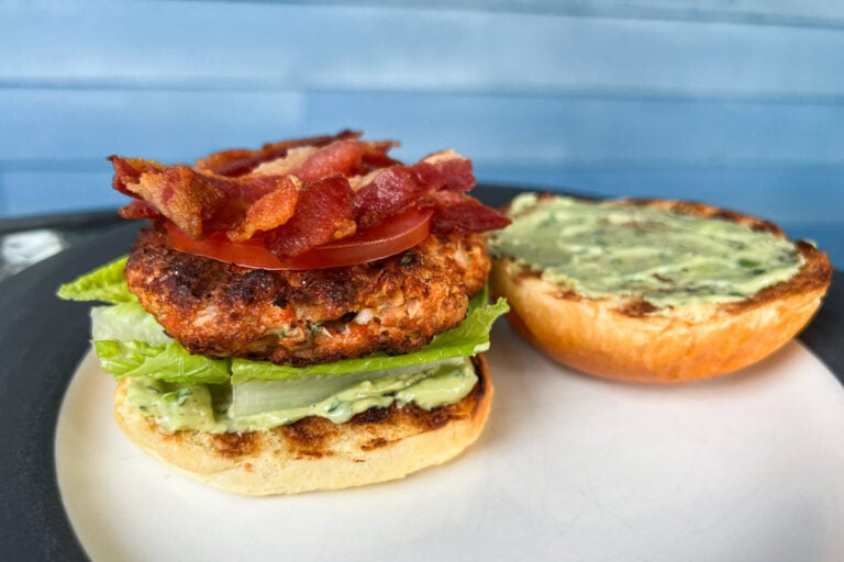 BLT salmon burgers recipe with avocado sauce